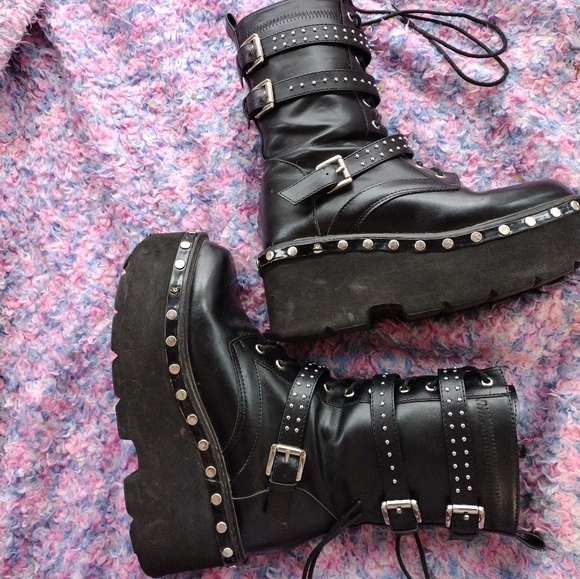 Well-Loved Goth Platform Boots - Picture 3 of 3